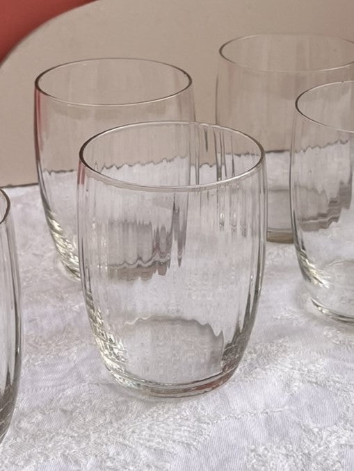 Huit verres à eau fins