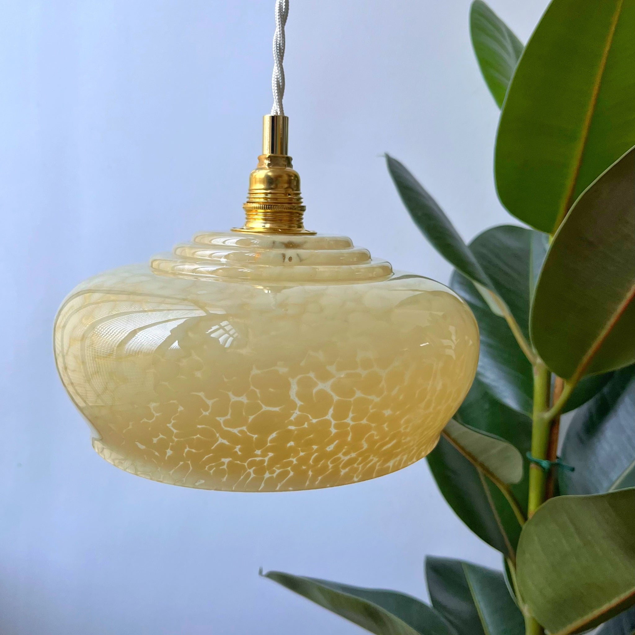 Suspension en verre de Clichy jaune arrondie- modèle Cora