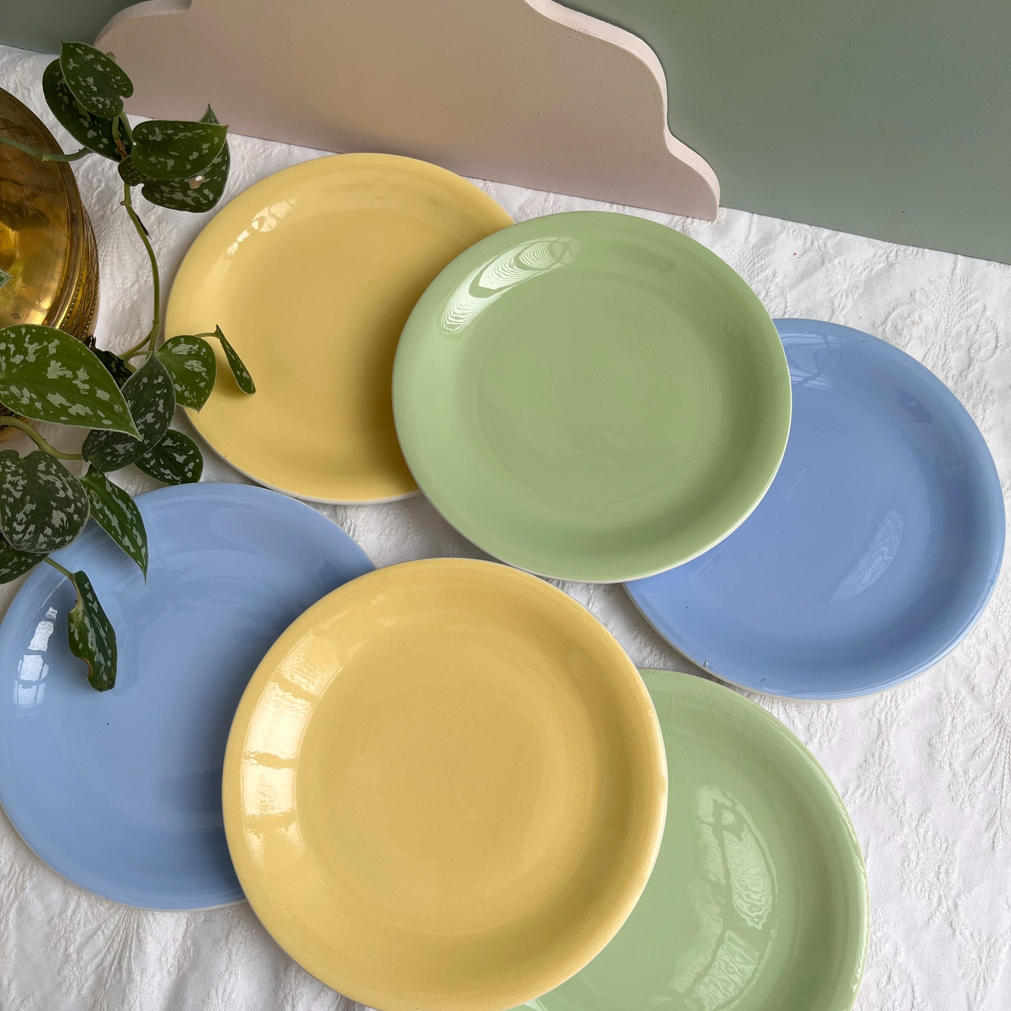 Six petites assiettes pastel en faïence vintage - L'Amandinoise modèle Vénus